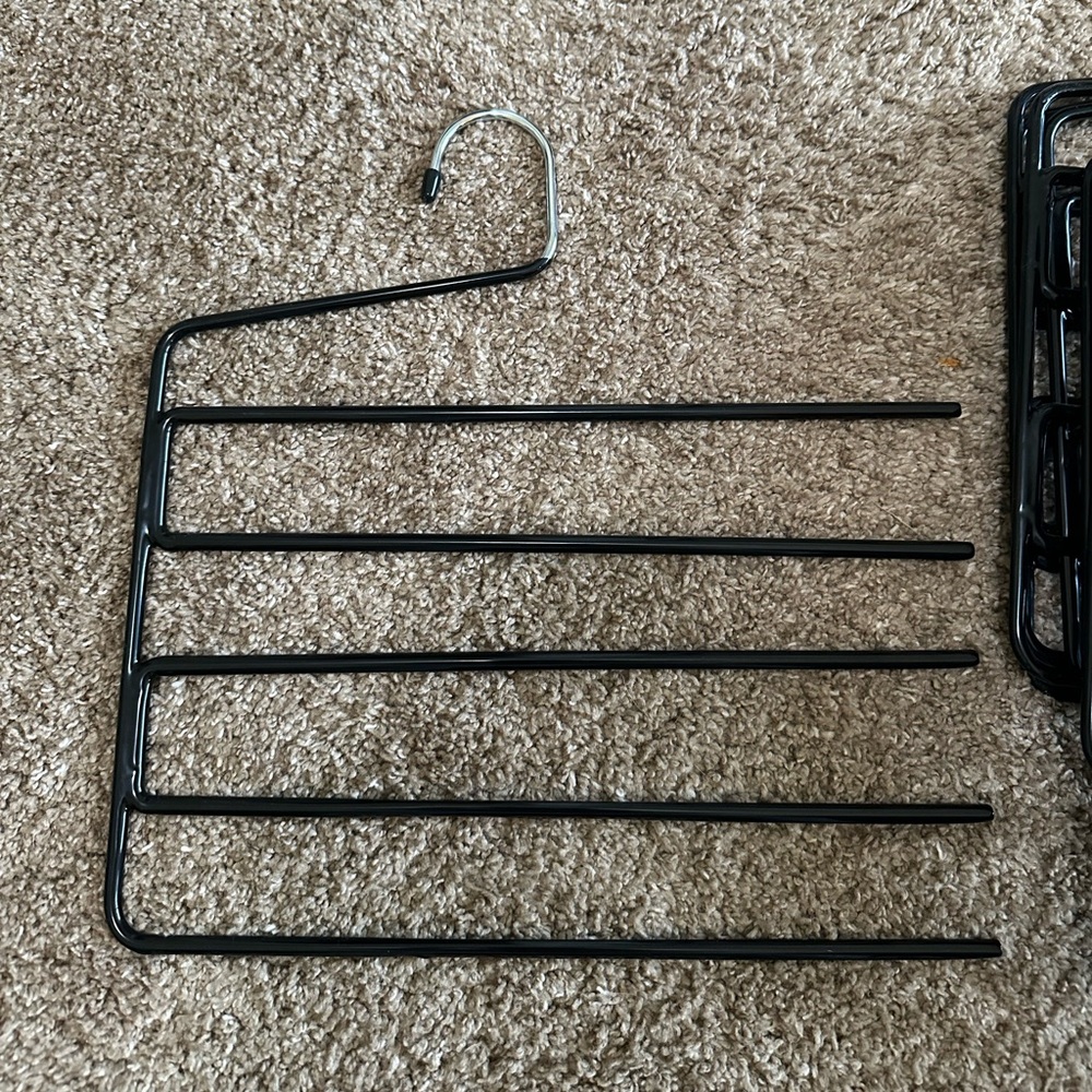 14 Pieces Black Metal Hangers in Like New Condition - Picture 2 of 2